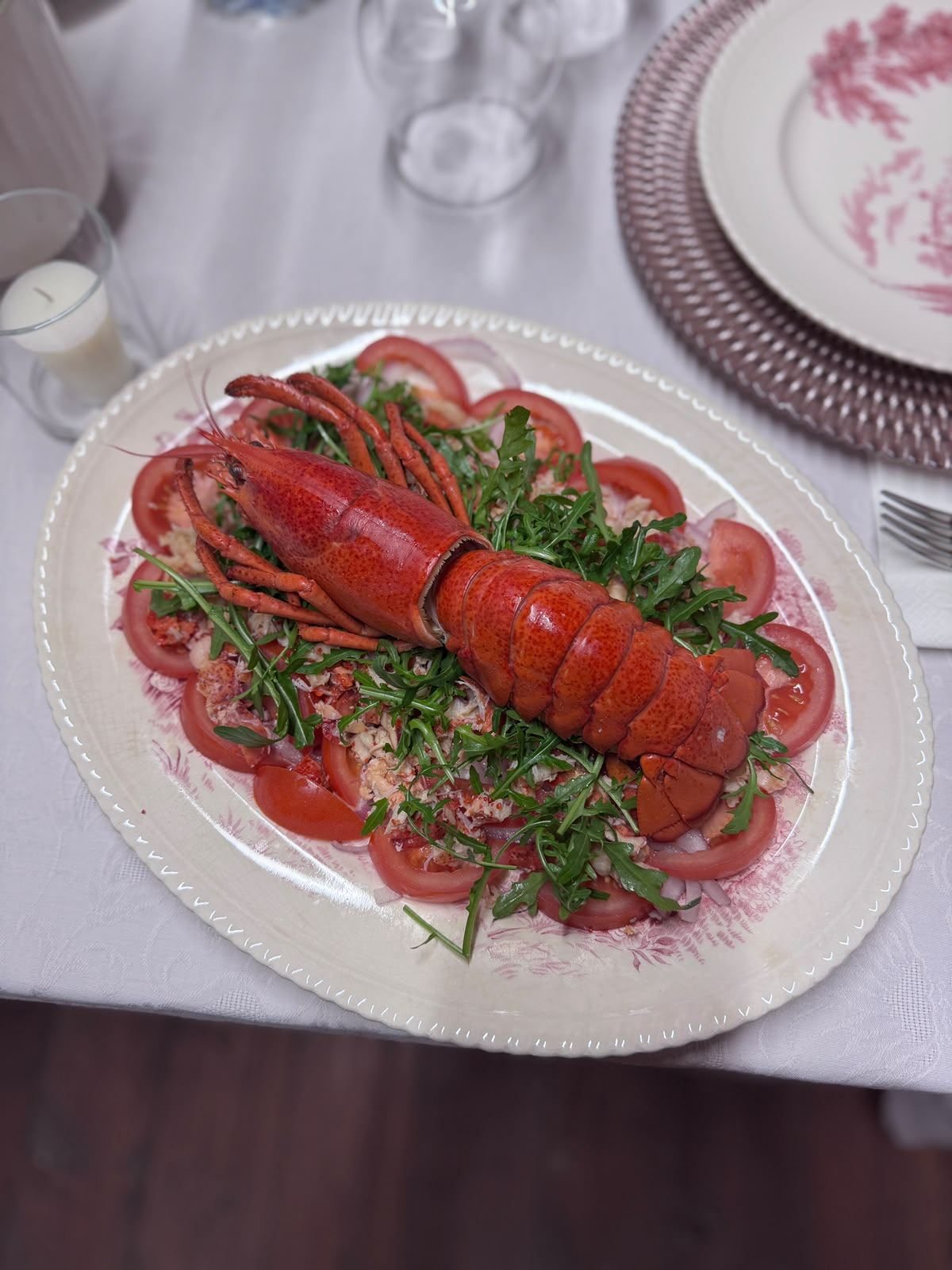Astice con rucola e pomodorini